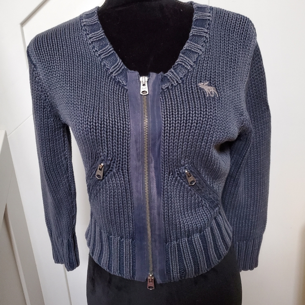 Cropped Long Sleeve Zippered Sweater